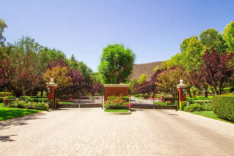 Country Club Estates gated entrance